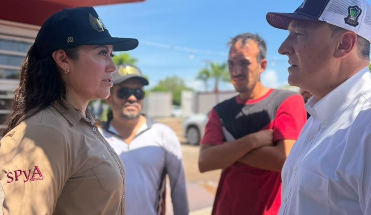 Llevan apoyos a familias de El Colorado, Ahome, afectadas por crecida del mar