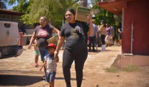 Gobiernos coordinan atención a familias de El Colorado, Ahome, tras ingreso del mar a viviendas