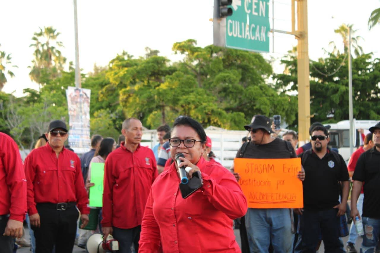 Sindicalizados llevan protesta a calles de Mazatlán por falta de atención en el Hospitalito