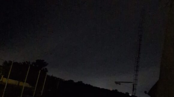 Fuerte lluvia sorprende a Guasave, Sinaloa, tras intenso calor; reportan vientos y cortes de energía
