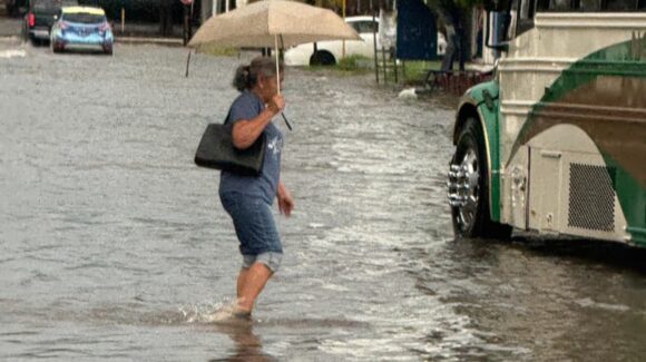 Auxilian en 100 viviendas afectadas por las lluvias del jueves en Ahome; La Florida fue la de mayor afectación: PC