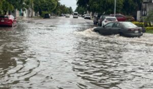 Calles inundadas, cortes de energía eléctrica y lluvias, propiciaron suspensión de clases en Ahome, El Fuerte y JJR: PC