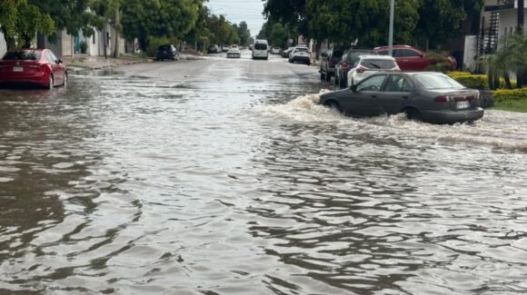 Calles inundadas, cortes de energía eléctrica y lluvias, propiciaron suspensión de clases en Ahome, El Fuerte y JJR: PC