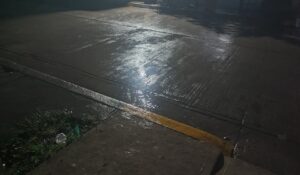 ¡Se deja venir el aguacero! Lluvias fuertes alcanzan al sur de Sinaloa; familias cruzan los dedos para que no se vaya la luz