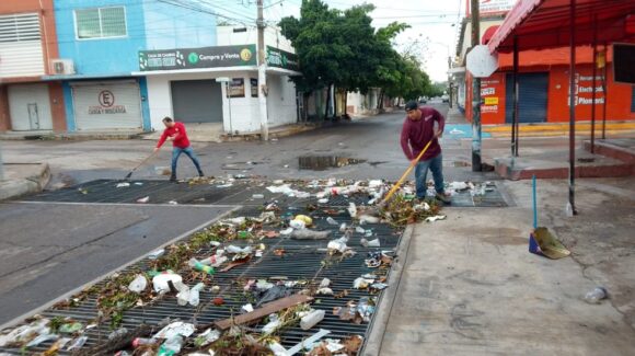 Lluvias dejan 1.5 toneladas de basura en rejillas pluviales de Culiacán y 8 árboles caídos: Parques y Jardines