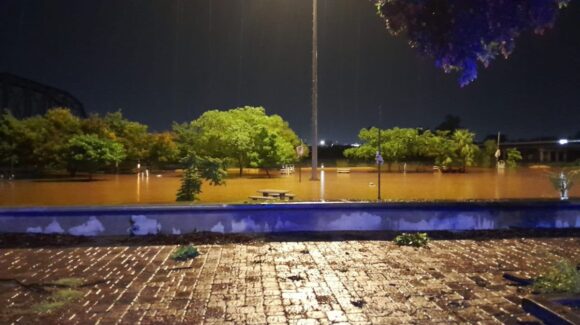 Cinco autos varados, árboles caídos, arroyos crecidos y un transformador dañado, saldo de lluvias en Culiacán: PC municipal