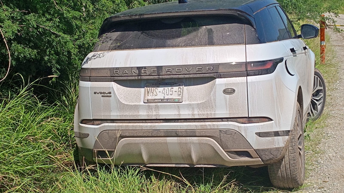 Hallan cuerpo adentro de camioneta con reporte de robo en Jahuara 2, en El Fuerte