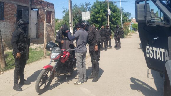 Hallan moto abandonada y con número de serie alterado durante operativo en Villa Unión, Mazatlán, Sinaloa