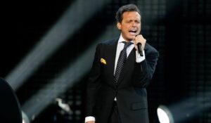 Luis Miguel regresará a los escenarios con nueva gira en 2027