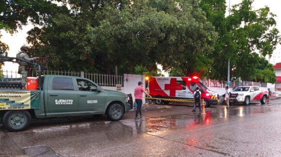 Madre de familia pierde la vida electrocutada en primaria de la colonia 10 de Mayo, en Culiacán, Sinaloa
