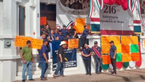 manifestacion de guerrero azules en ayuntamiento de mocorito