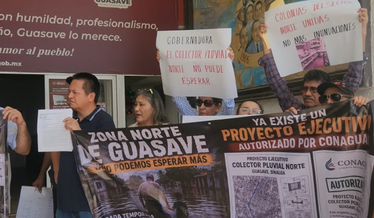 Manifestación de vecinos en Ayuntamiento de Guasave en exigencia de colector pluvial norte