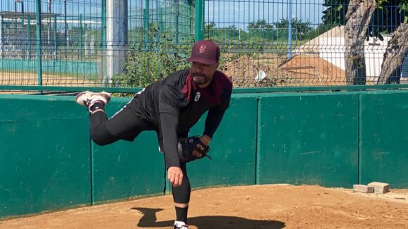Manny Barreda reporta a la pretemporada 2026 de los Tomateros de Culiacán