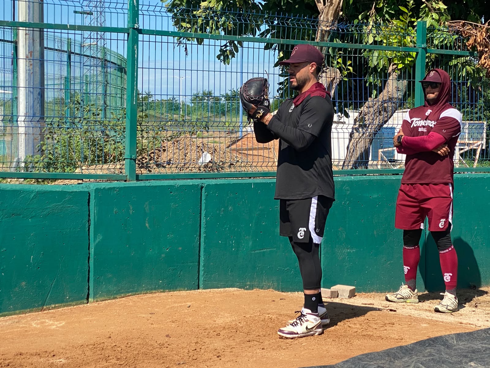 Manny Barreda reporta a Tomateros