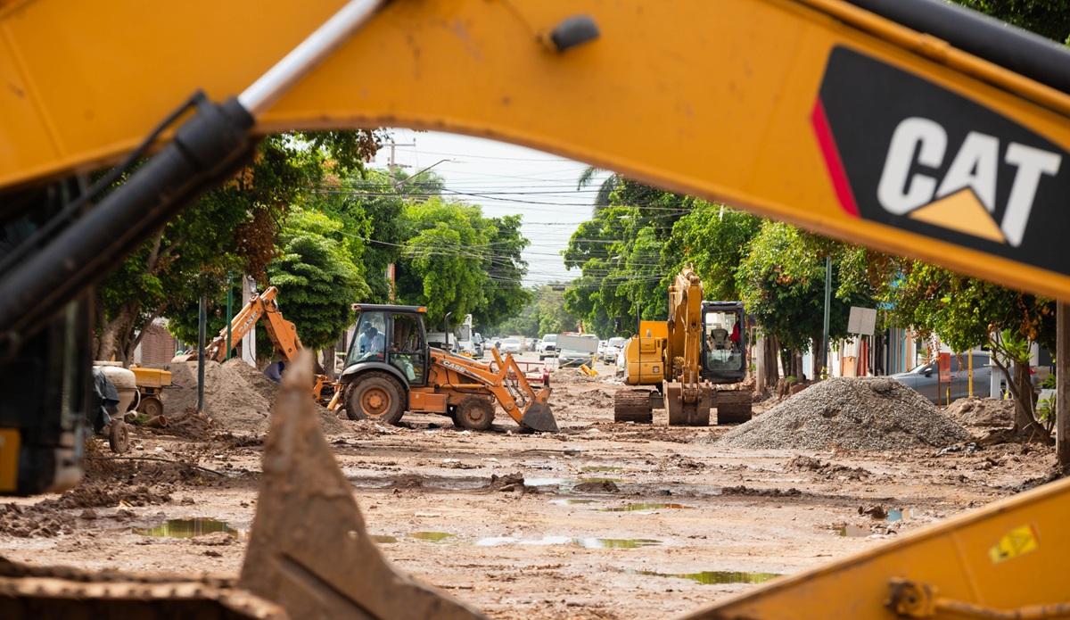 Desviarán colector pluvial bajo negocio de pollos que colapsó, en Guasave
