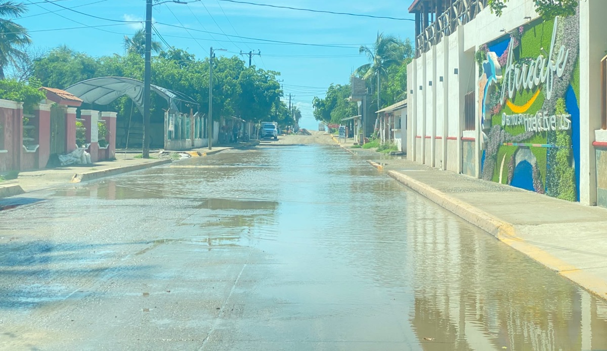 Mar llega a las calles de Boca del Río, en Guasave