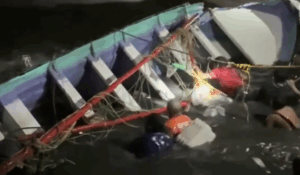 Queda grabada marejada que dejó a pescador sin vida y lanchas volcadas en Ohuira y Paredones en Ahome, Sinaloa