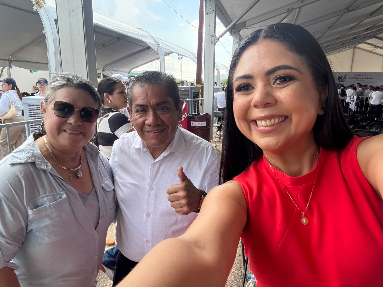María Joseé Salazar durante la visita de Claudia Sheinbaum a Culiacán