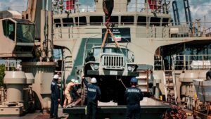 marina envia refuerzos por mar para responder a emergencias apoyo