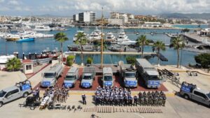 marina envia refuerzos por mar para responder a emergencias puerto
