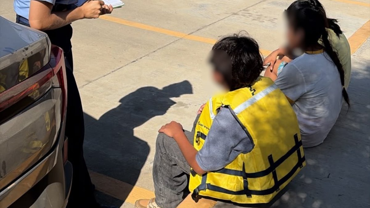 marina intercepta dos yates y rescata a 45 personas en ensenada lugares