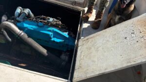 marina intercepta dos yates y rescata a 45 personas en ensenada motor