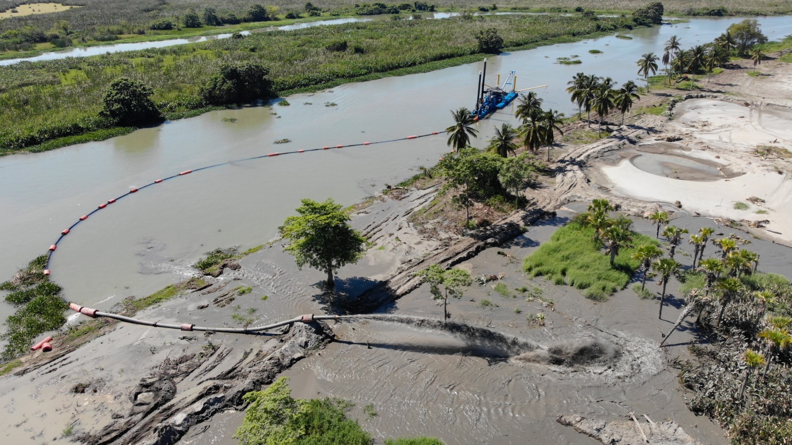 Marina realiza limpieza de canales