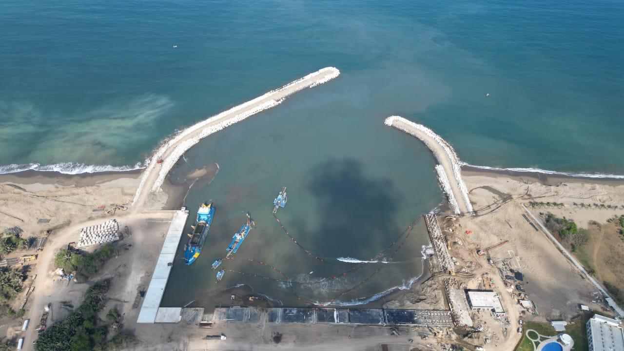 Marina realiza limpieza de canales