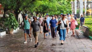 mazatlan sinaloa recibe al navigator of the seas