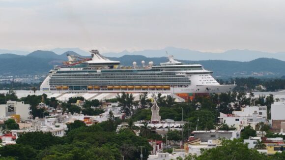Mazatlán, Sinaloa, recibe al Navigator of The Seas y suma más de 18 mdp en derrama durante septiembre