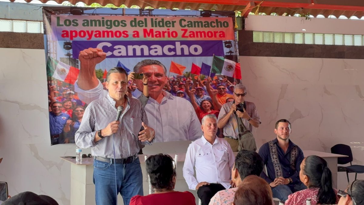miguel angel el lider camacho levanta la mano por ahome y respalda a mario zamora evento