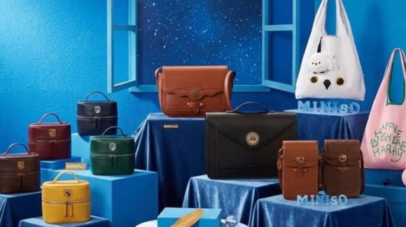 Miniso se une a las celebraciones de los 25 años de Harry Potter, lanzando una colección de bolsos y accesorios