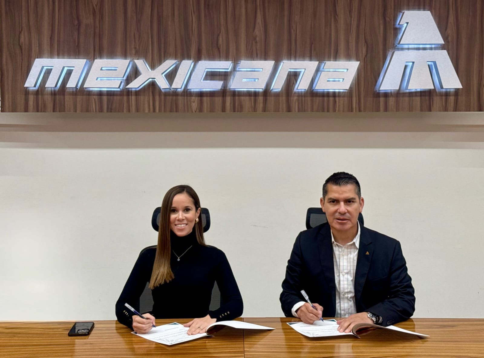 Mireya Sosa y Leobardo Ávila firman carta de intención