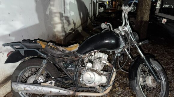 Policias de Ahome recuperan motocicleta con reporte de robo en Los Mochis, Sinaloa