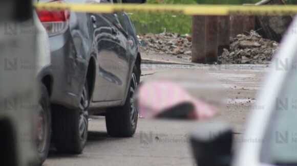 ¡Lo interceptan y lo ejecutan! Motociclista muere a balazos en la colonia Libertad de Mazatlán, Sinaloa