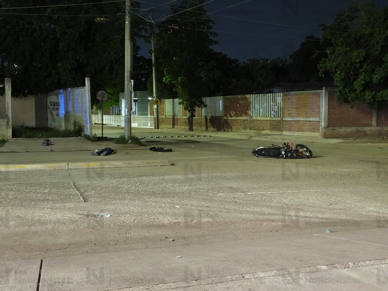 Motociclista muere tras accidente en Los Huertos, Culiacán