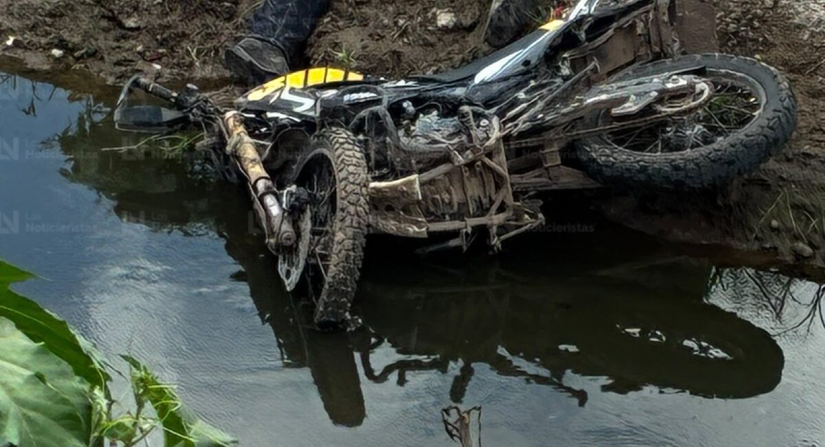 Motociclista pierde la vida tras caer a un canal en Residencial Las Haciendas, en Los Mochis, Sinaloa