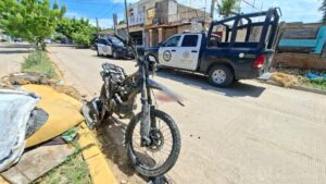 motociclista sufre aparatosa caida en la colonia flores magon mazatlan