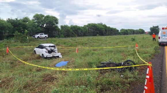 Muere motociclista tras ser embestido por un automóvil sobre la Maxipista Culiacán-Mazatlán en Costa Rica