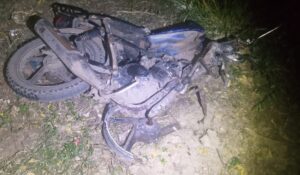 Mueren dos adolescentes en choque entre motocicleta y automóvil en Guasave, Sinaloa
