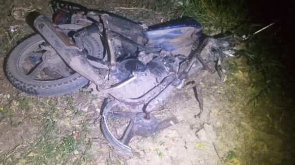 Mueren dos adolescentes en choque entre motocicleta y automóvil en Guasave, Sinaloa