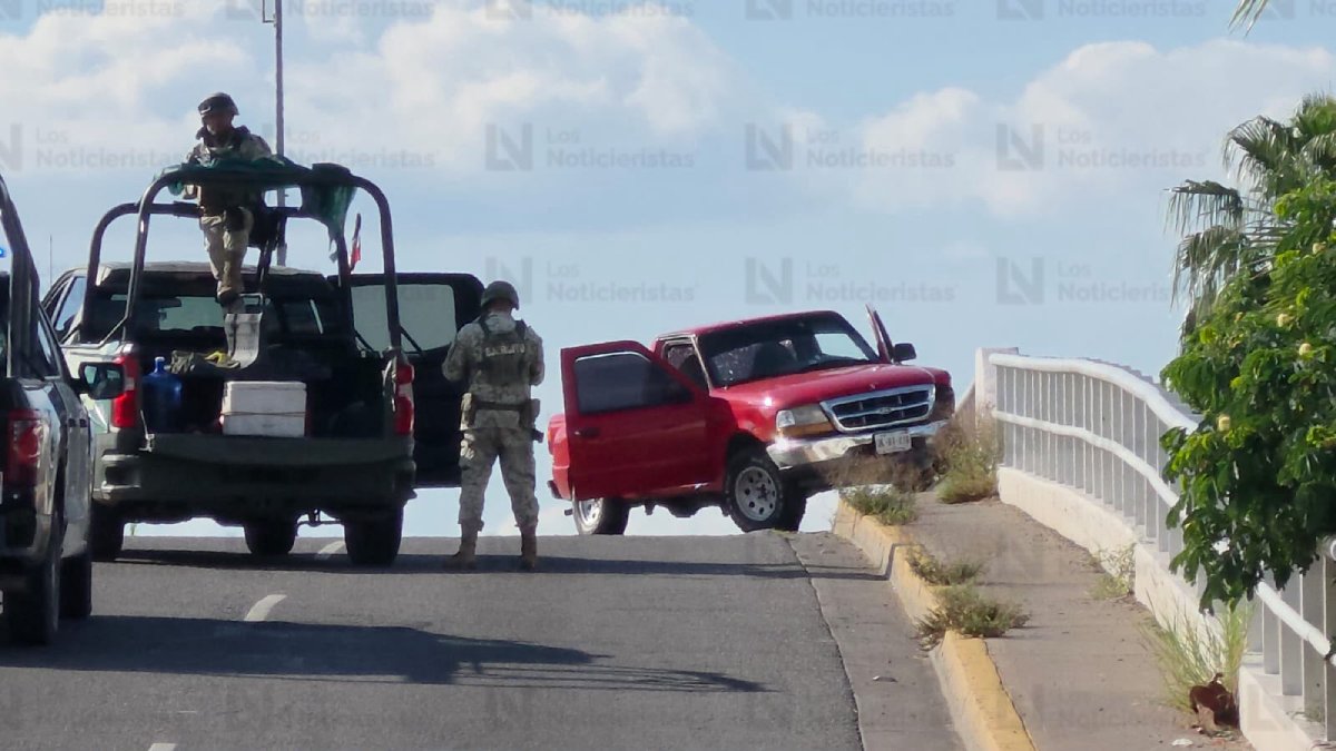 mujer muerta en ranger roja en culiacan militar