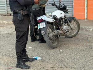 Mujer resulta herida de bala mientras circulaba en su moto en Mazatlán