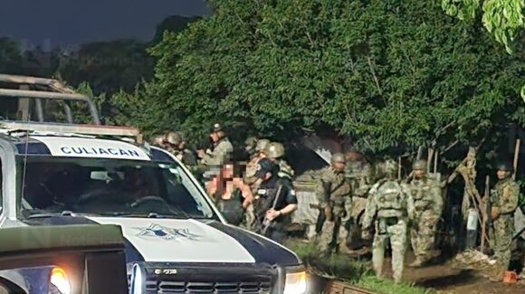 Lesionan a balazos a un hombre en el campo El Diez en Culiacán, Sinaloa; hay una mujer y tres hombres detenidos