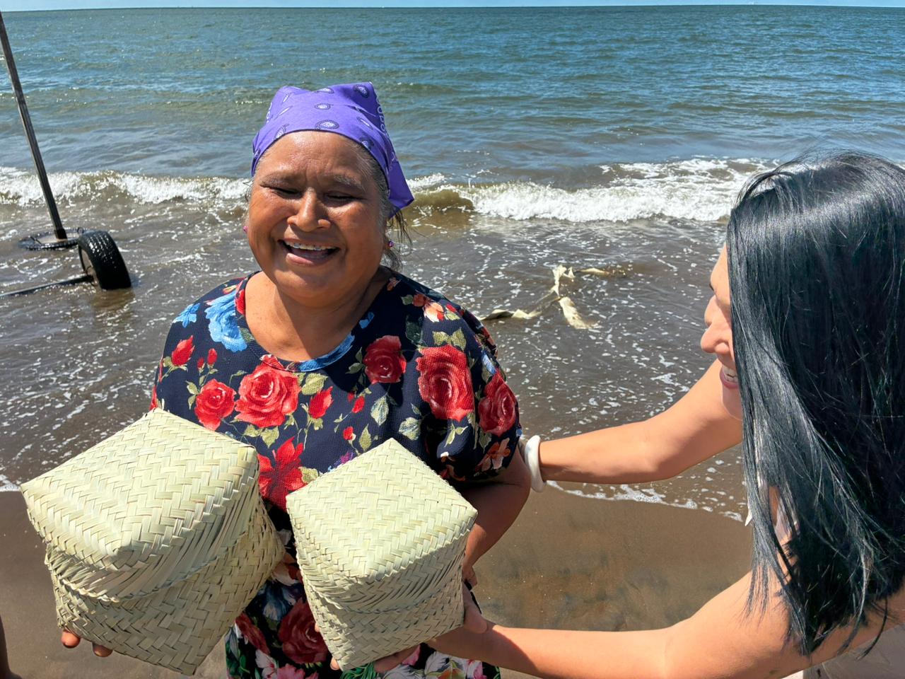 Mujeres y niños indígenas de Sinaloa y Chihuahua conocen por primera vez el mar