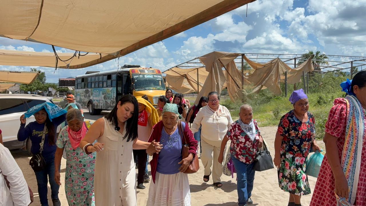 Mujeres y niños indígenas de Sinaloa y Chihuahua conocen por primera vez el mar