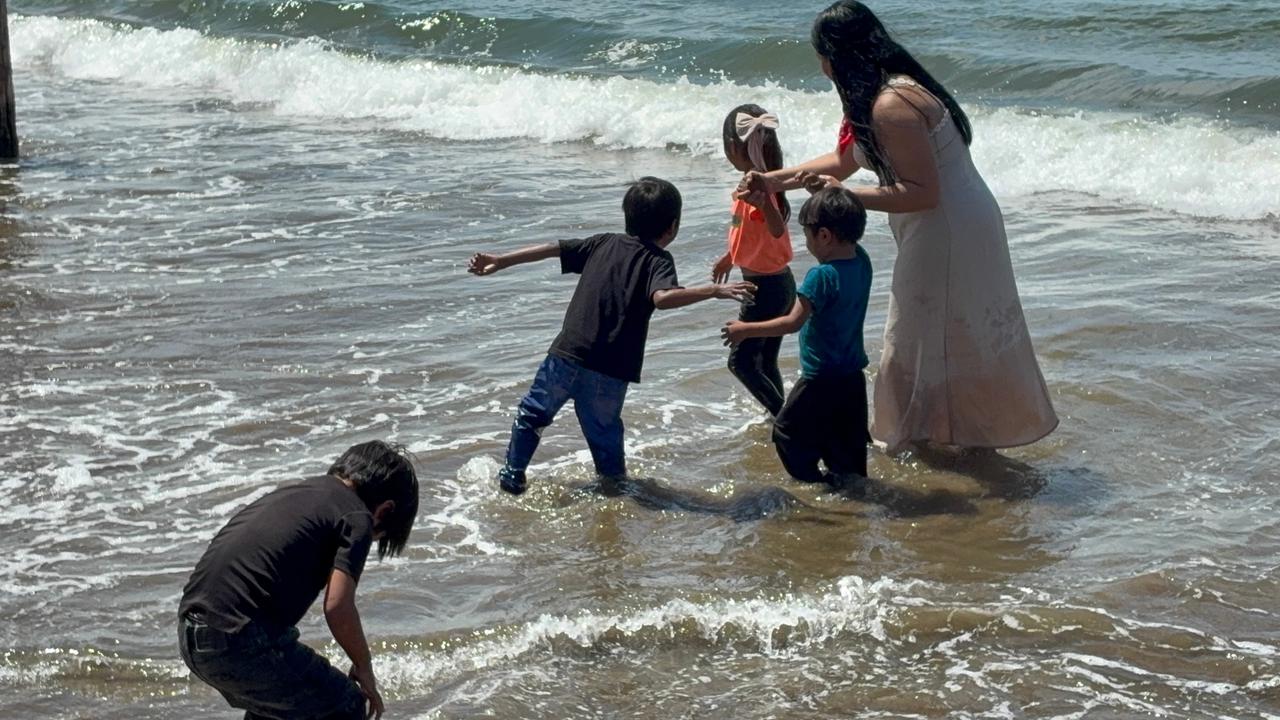 Mujeres y niños indígenas de Sinaloa y Chihuahua conocen por primera vez el mar