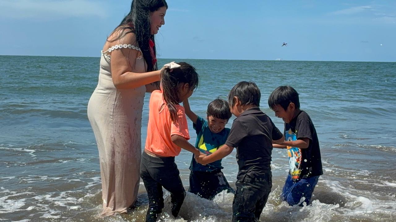 Mujeres y niños indígenas de Sinaloa y Chihuahua conocen por primera vez el mar