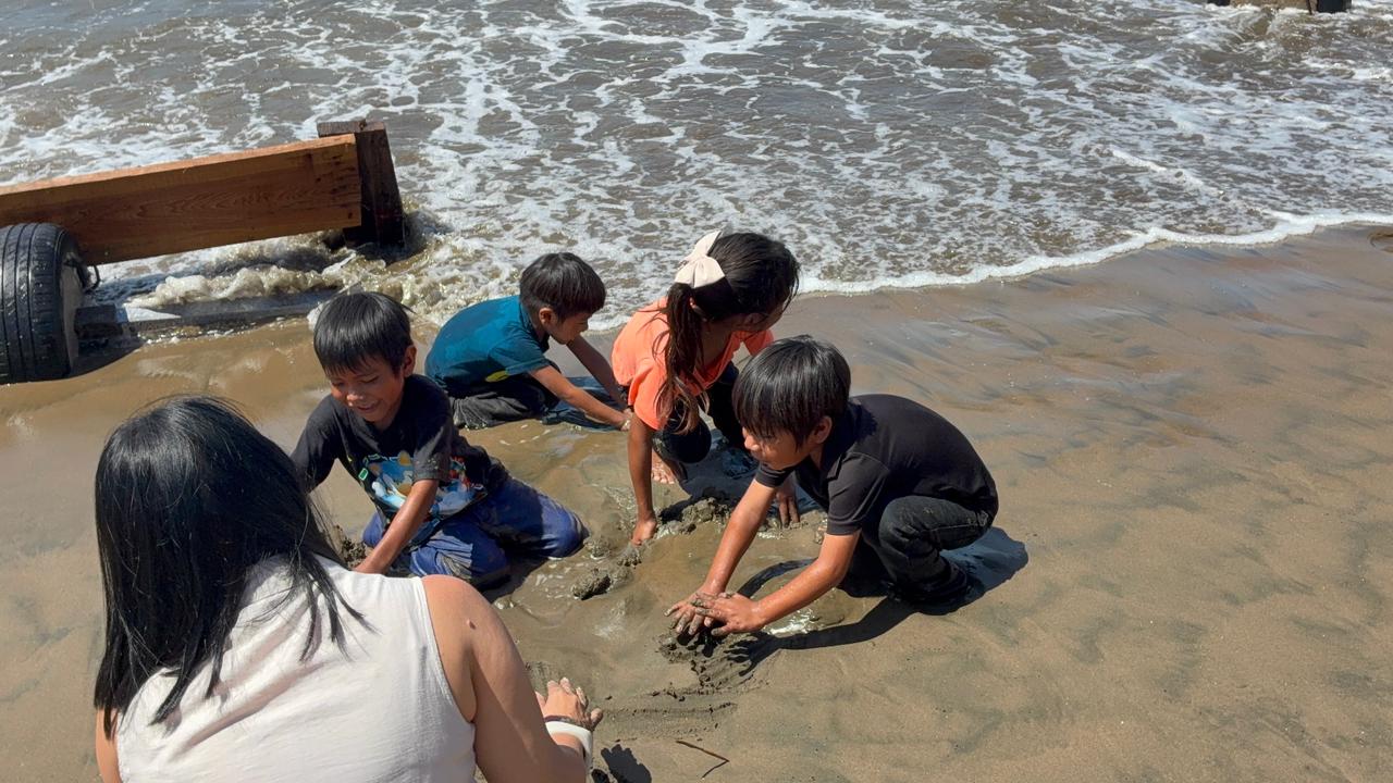 Mujeres y niños indígenas de Sinaloa y Chihuahua conocen por primera vez el mar