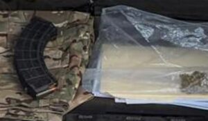 ¡Llevaba municiones! Inspeccionan vehículo en Mazatlán, Sinaloa, y encuentran cargador abastecido; hay un detenido